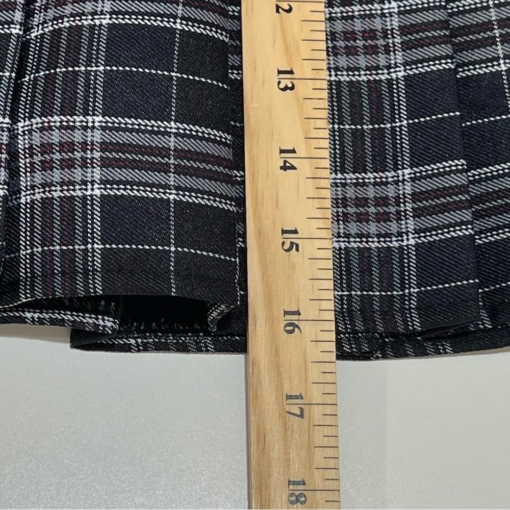 Juniors Plaid Pleated High Waist Mini Skirt w/ Built-In Shorts Black Grey Red XL - Picture 6 of 7